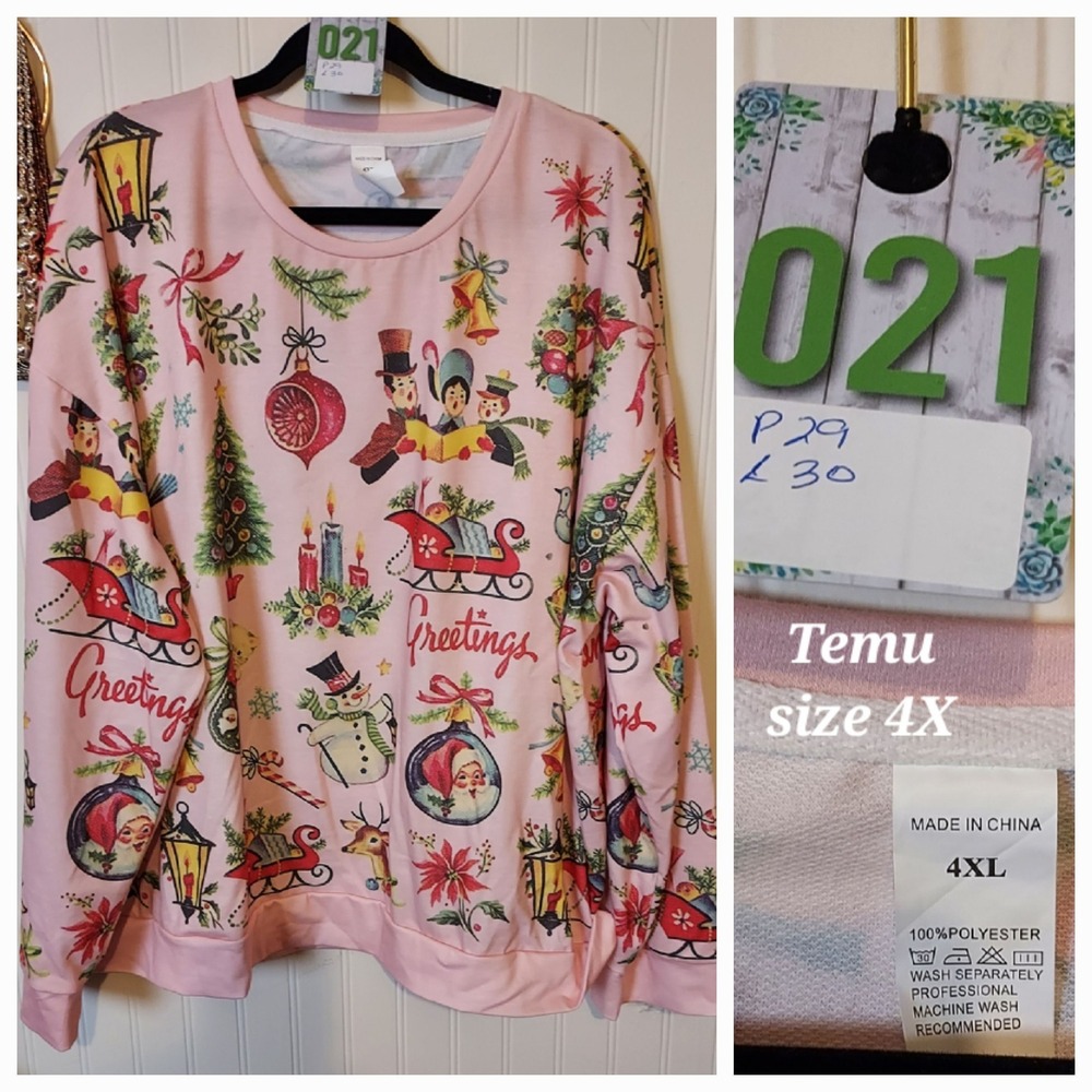 Oversized Kitschy Christmas Graphic Sweatshirt - Holiday Greetings